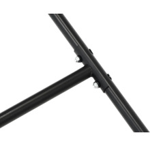 Detailaufnahme eines Metallrahmens, der mit Schrauben befestigt ist.