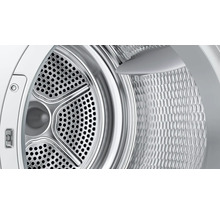 Trommel einer Waschmaschine oder eines Wäschetrockners mit Löchern