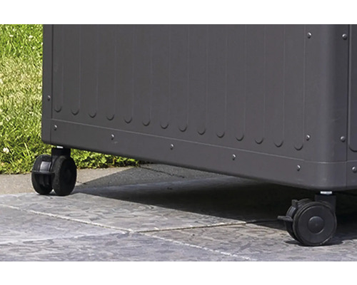 Detailansicht eines Pflanzkastens mit Rädern für den einfachen Transport