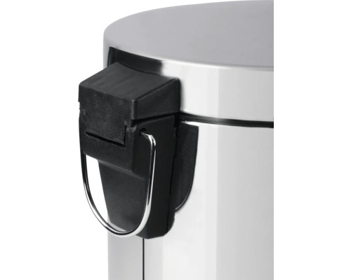 Detailansicht eines Treteimer-Deckels und -Mechanismus aus Metall