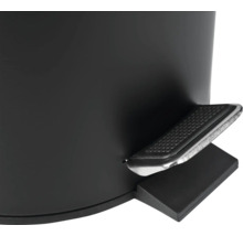 Detailansicht eines Abfallbehälters mit Pedalbedienung