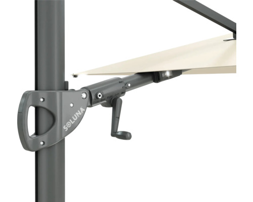 Detailansicht eines Sonnenschirms mit Kurbelmechanismus und Soluna Logo