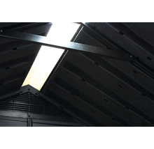 Innenansicht eines Gerätehauses mit Oberlicht