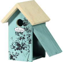 Vogelhaus aus Holz mit Dekoration und Willkommensgruß