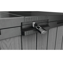 Detailaufnahme einer verschlossenen Aufbewahrungsbox mit Vorhängeschloss