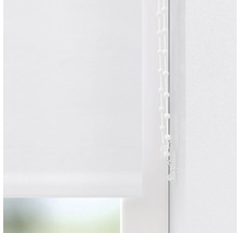 Weißes Rollo mit Kettenzug zur Fensterdekoration