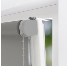 Graues Rollo am Fenster mit Kettenzug