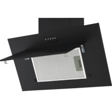 Schwarze Dunstabzugshaube mit geöffneter Klappe und Metallfilter