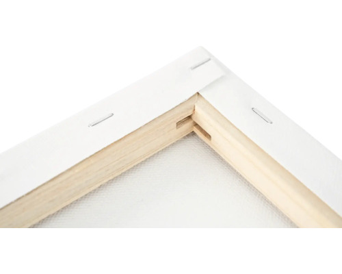 Detailansicht einer Keilrahmen-Ecke mit Holzrahmen und Leinwand