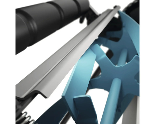 Detailansicht einer Vorrichtung mit einer Metallschiene und einem blauen Radelement.