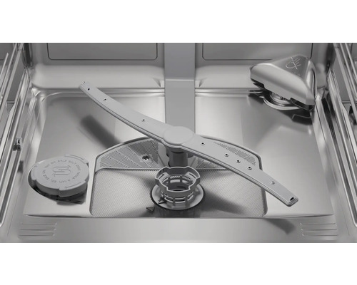 Innenansicht eines Geschirrspülers mit Sprüharm, Salzbehälter und Sieb