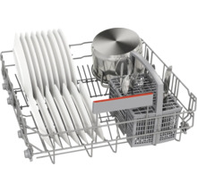 Geschirrspüler Oberkorb mit Geschirr und Besteck