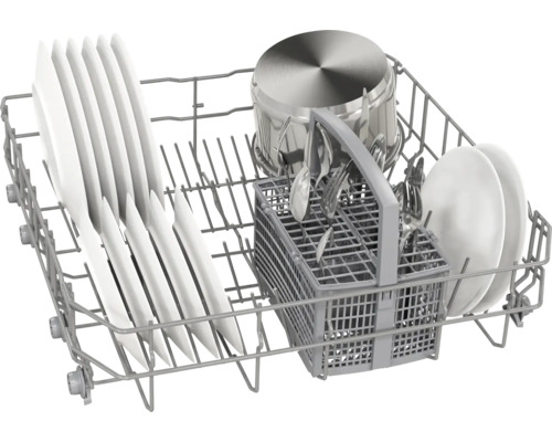 Geschirrspüler mit Geschirr, Besteck und Topf