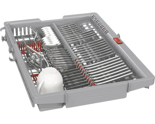 Besteckkorb mit Besteck im Geschirrspüler