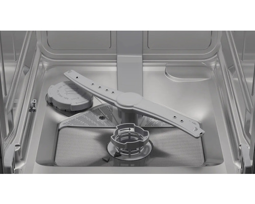 Innenansicht eines Geschirrspülers mit Sprüharm, Sieb und Salzbehälter