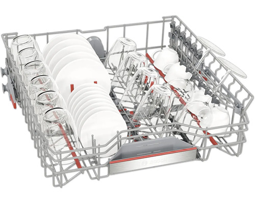Geschirrspülerkorb beladen mit Tellern und Gläsern