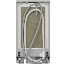 Rückansicht eines Geschirrspülers mit Schläuchen und Dämmmaterial