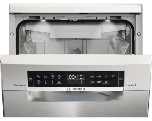 Geöffneter Geschirrspüler der Serie 6 von Bosch mit verschiedenen Spülprogrammen.