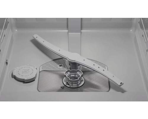 Innenansicht eines Geschirrspülers mit Sprüharm, Sieb und Salzbehälter