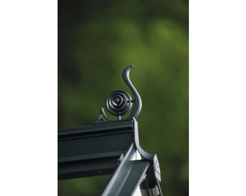 Verzierung aus Metall auf einem Dach