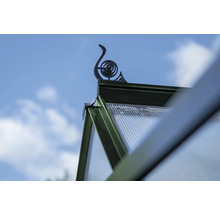 Detailansicht eines Gewächshauses mit dekorativem Aufsatz