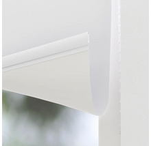 Detailansicht einer weißen Fensterjalousie