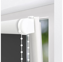 Detailansicht eines Rollos mit Kettenzug zur Fensterdekoration