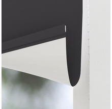 Detailansicht eines Rollos am Fenster