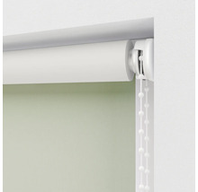 Rollo mit Kettenzug am Fenster