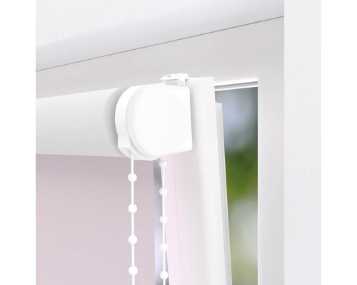 Detailansicht eines Rollos am Fenster