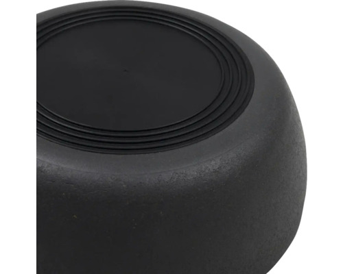 Schwarzer Topf aus Kunststoff