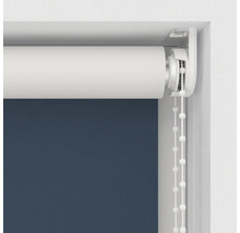 Detailansicht eines Rollos mit Kettenzug zur Fensterdekoration