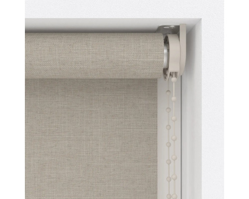 Rollo am Fenster mit Kettenzug