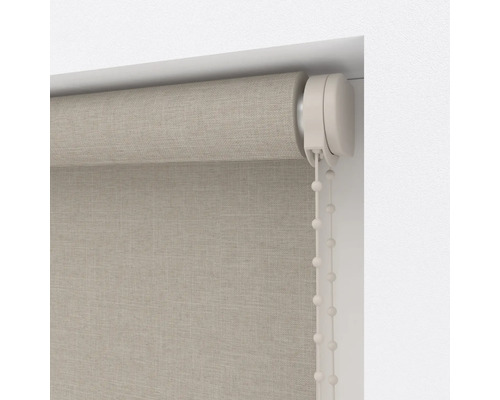 Rollo mit Kettenzug zur Fensterdekoration und Lichtregulierung.