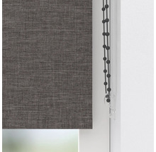 Graues Rollo am Fenster mit Bedienkette