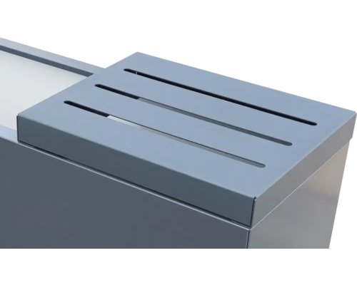 Metallbehälter mit Schlitzen im Deckel