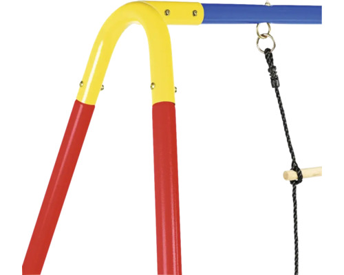 Detailansicht eines Spielturms mit Seilleiter