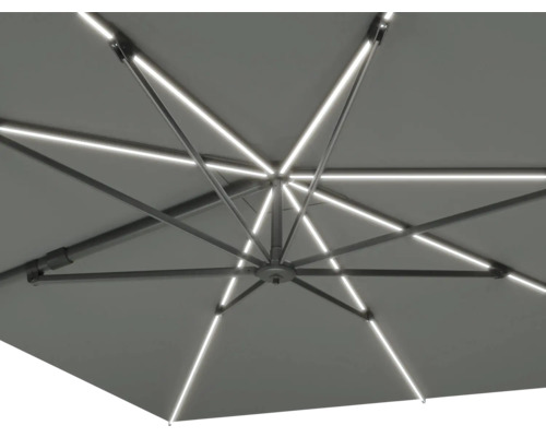Detailaufnahme eines Sonnenschirms mit integrierter Beleuchtung