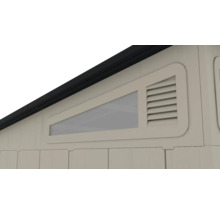 Detailansicht eines Gartenhauses mit Fenster und Lüftungsgitter