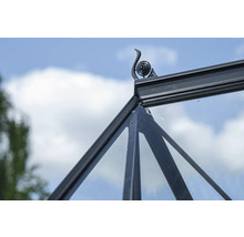 Detailansicht des Giebelbereichs eines Gewächshauses