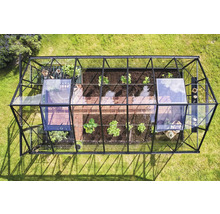 Ansicht von oben eines Gewächshauses mit Pflanzen und Holzboden auf einer Rasenfläche