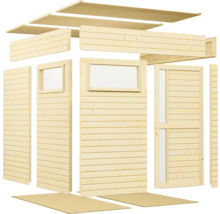 Einzelteile eines Gartenhauses aus Holz mit Fenstern und Tür