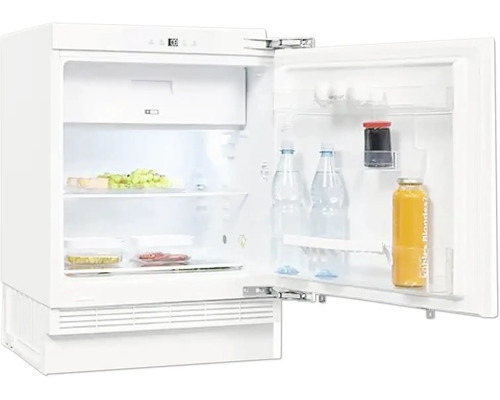 Weißer Kühlschrank mit geöffneter Tür und Lebensmitteln