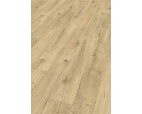 Verlegter Laminatboden mit Holzoptik.