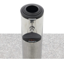 Doppler Logo auf einem Sonnenschirmständer