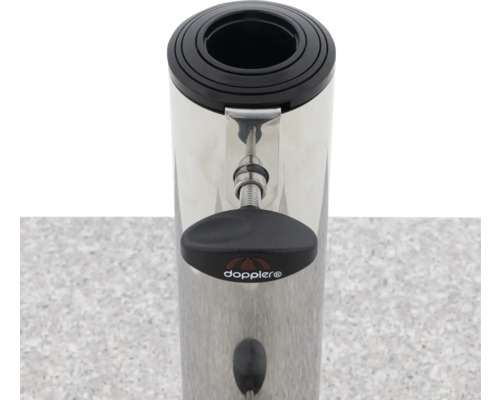 Doppler Logo auf einem Sonnenschirmständer.