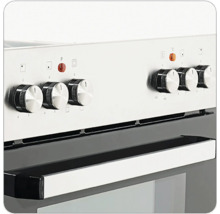 Detailansicht eines weißen Küchenherds mit Drehknöpfen