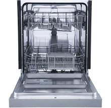 Geöffneter Geschirrspüler mit Körben für Geschirr