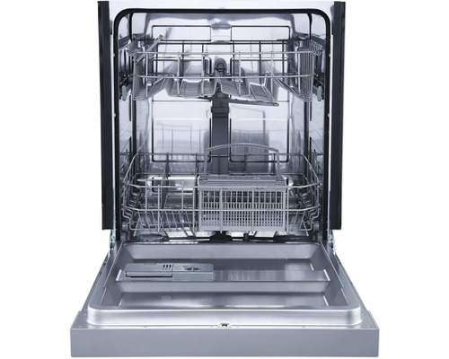 Geöffneter Geschirrspüler mit Körben für Geschirr