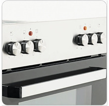 Detailansicht eines Elektroherds mit Drehknöpfen zur Steuerung der Kochfelder und des Backofens.